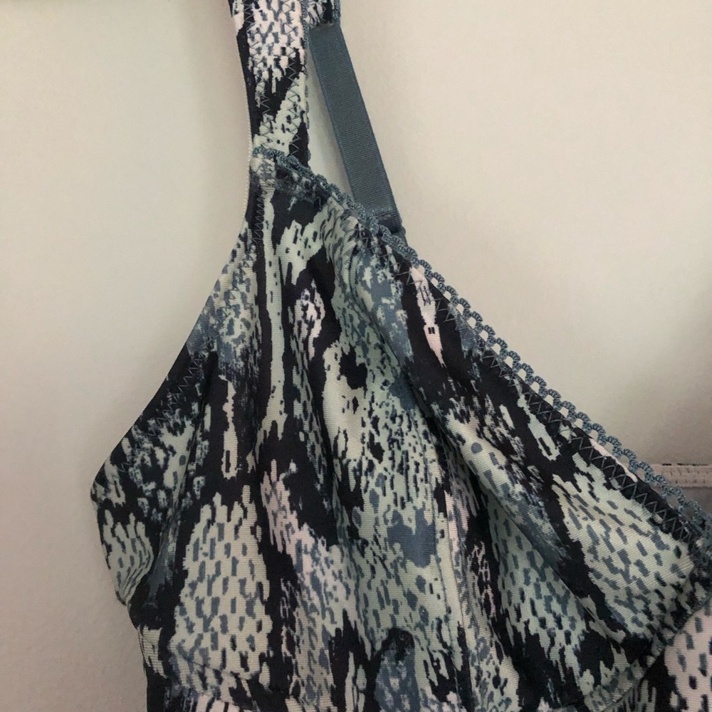 ✨NEW Urban Outfitters Snakeskin Bodysuit - Picture 4 of 13